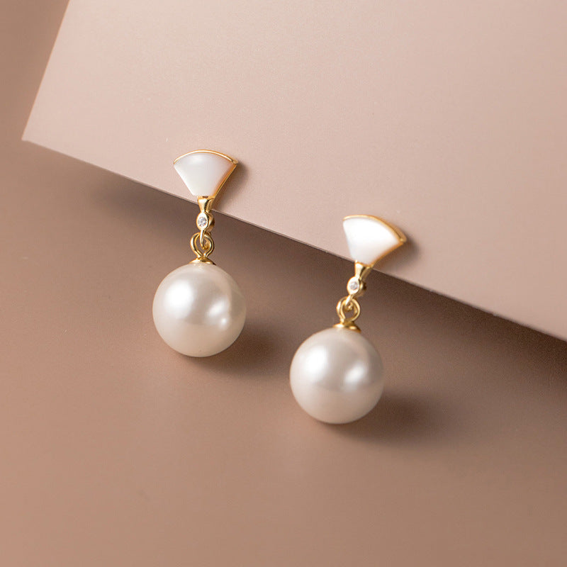 Lyca™ - Chic Golden Pearl Earrings